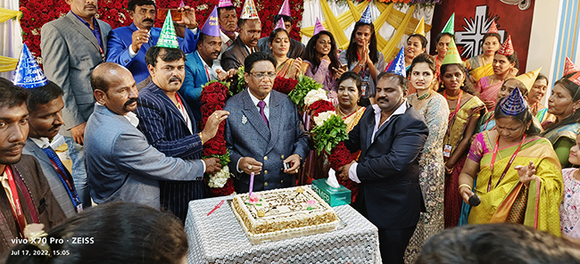 Large gathering join in celebrating the Birthday 2022 of Bro Andrew Richard with grandnuer at Prayer Centre, Budigere in Bangalore on July 17th along with large devotees and members of Grace Ministry.